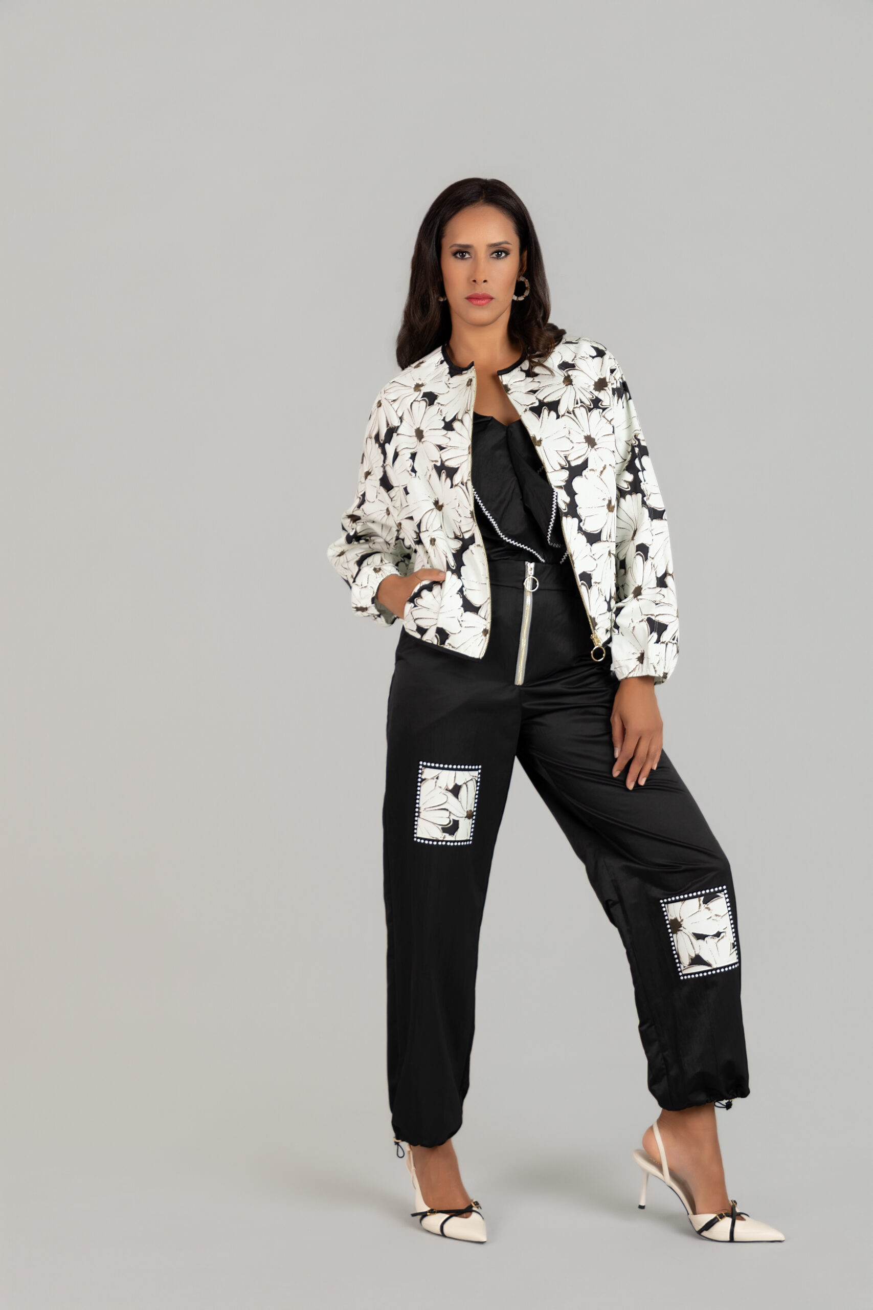 BOMBER TEJIDO ESTAMPADO MARGARITAS
