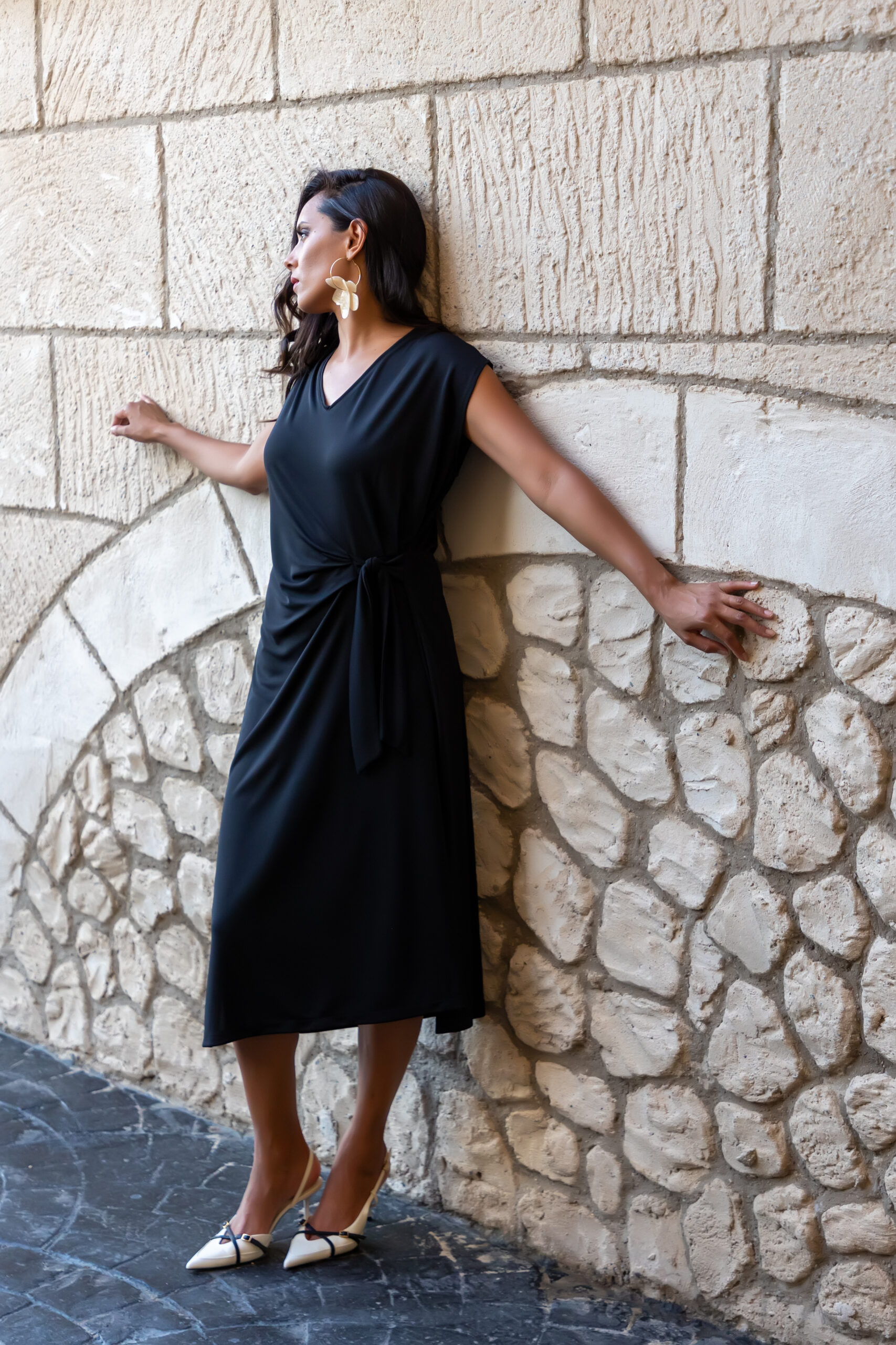 VESTIDO NEGRO PUNTO VISCOSA CON NUDO LATERAL